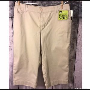 NWT Lee Women’s Instantly Slim Capris